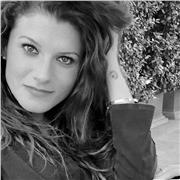 Sono una ragazza di 28 anni e offro lezioni di italiano per bambini di scuola elementare e scuola media! Se c'è bisogno, posso insegnare anche qualche altra materia. 
Disponibie e dinamica, contattatemi!